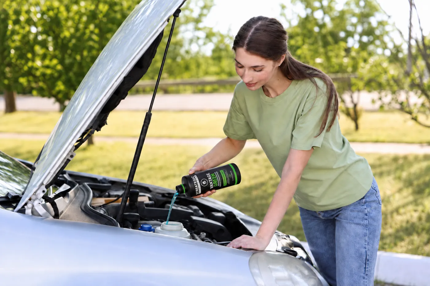 Topping up washer fluid with VANTAGE GREEN at the roadside